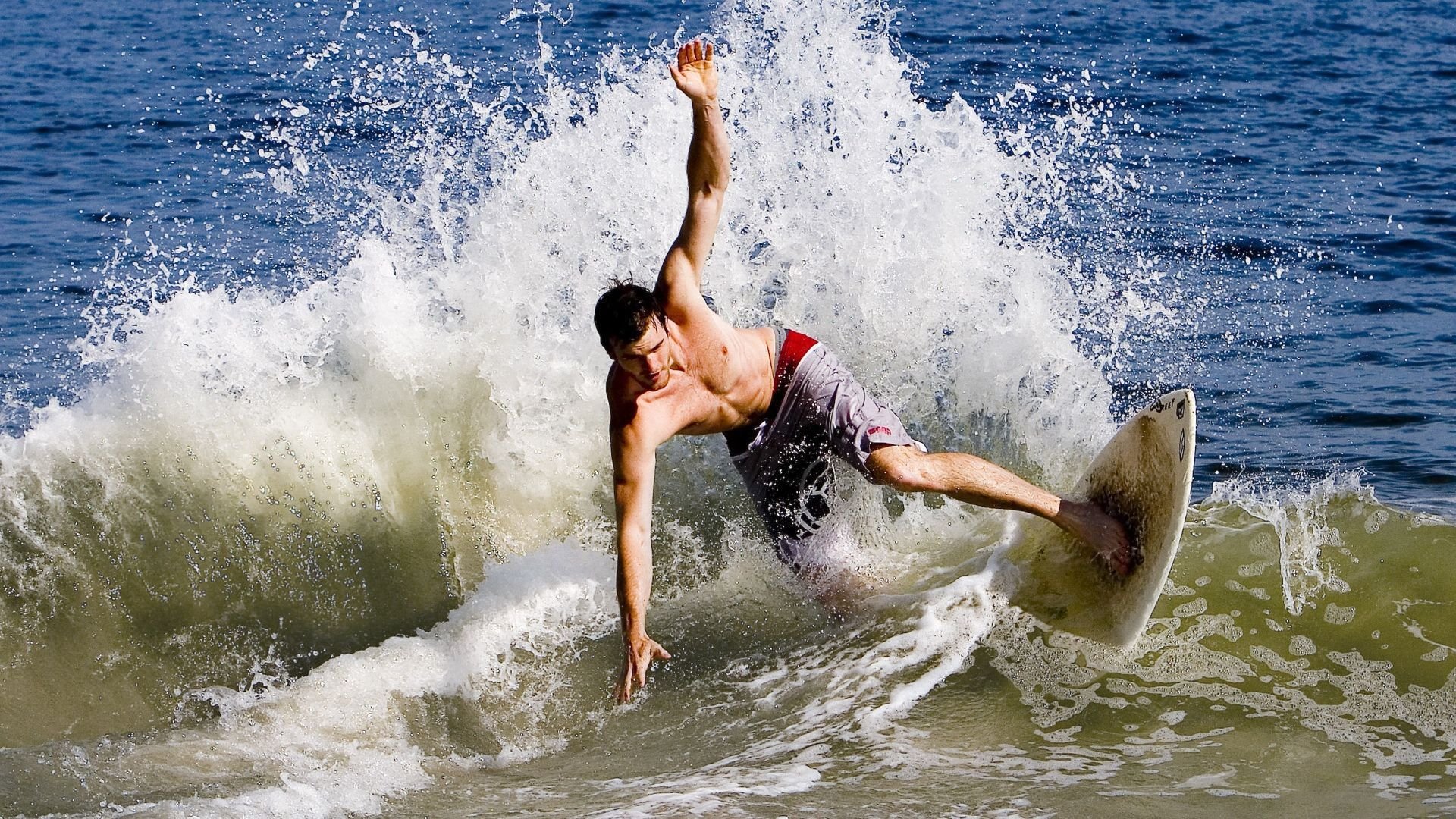 德布劳内爆冷击败尤文图斯，爆冷引爆全场！